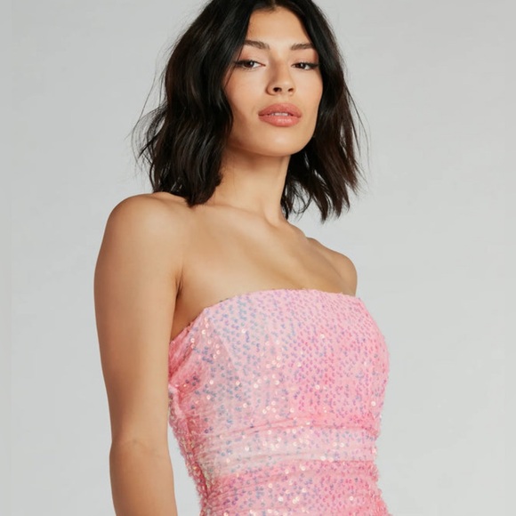 Enchanting Muse Iridescent
Sequin Mini Dress - Picture 6 of 10